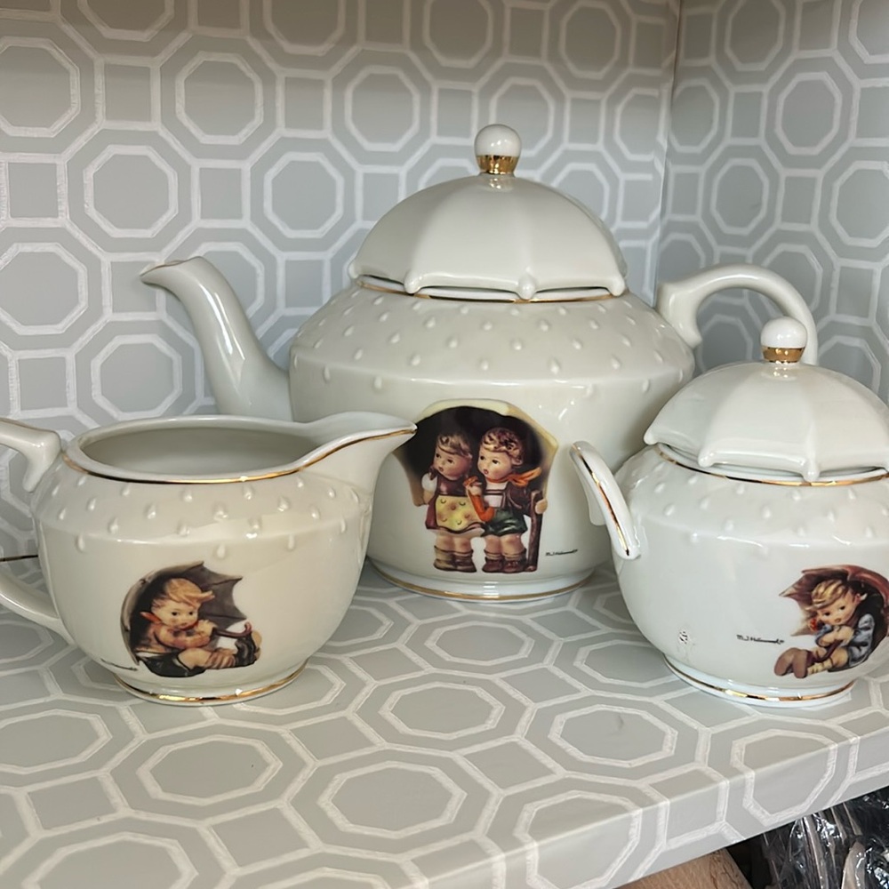 VTG Hummel Porcelain Tea Set ,'Stormy Weather’